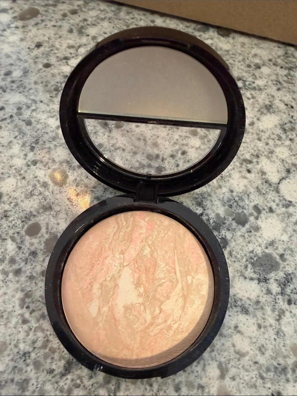 Laura Geller Baked Illuminating Foundation - Porcelain New damaged box